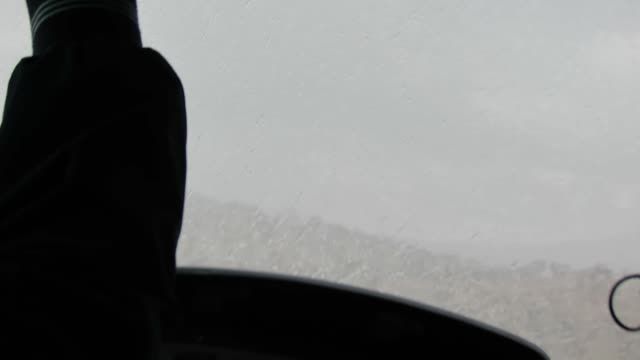 پرواز شجاعانه در باران ورعدوبرق شدید(سیل کوهدشت 1394)
