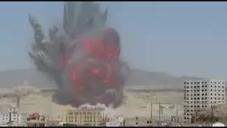 بمباران وحشتناك منطقه فج عطان در جنوب غربی صنعا