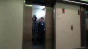 دوربین مخفی در آسانسور