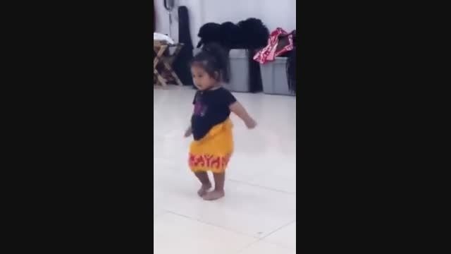 رقص عربی دخترکوچک
