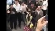 رقص در استقبال احمدی نژاد (پیرزن رشتی)
