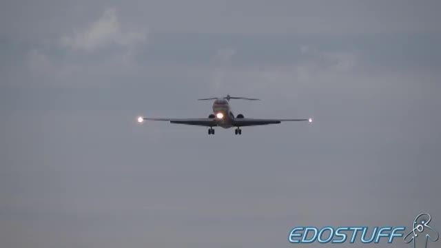 فرود هواپیمای MD82