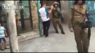 کتک خوردن سرباز اسرائیلی