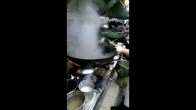 آشپزی به سبک چینی برای ۶۰ نفر