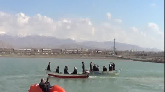 قایق سواری در حوضچه ساحلی بندرشرفخانه 29 بهمن 93