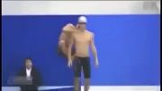 حرکت نمایشی فوق العاده جذاب از شناگران ژاپنی