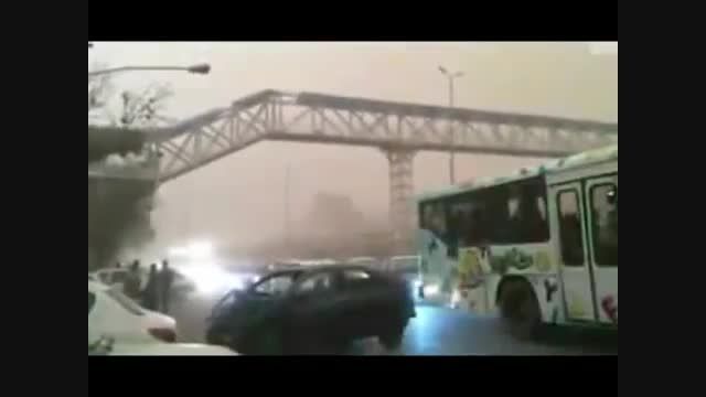 پسر نوجوانی که در روز طوفانی در تهران در تصادف ...