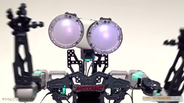 تقلید حرکات و صدای انسان توسط روبات Meccanoid