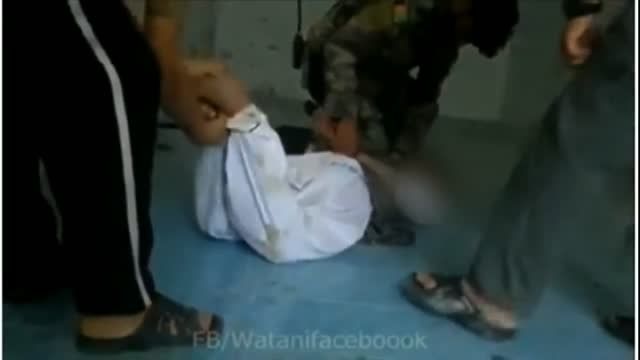 کتک زدن یک عضو کثیف طالبان بدست نظامیان ارتش افغانستان