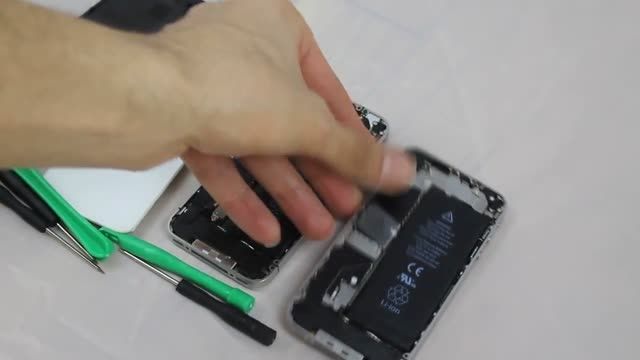تعویض و تعمیر باتری گوشی آیفون 4-دی دیل