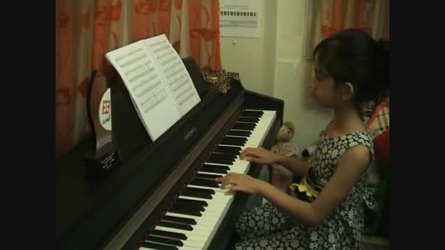آهنگ گل گلدون با پیانو توسط هلیا لشگری 8 ساله