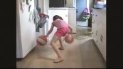 مهارت فوق العاده دختر بچه 8 ساله در حرکات نمایشی بسکتبال