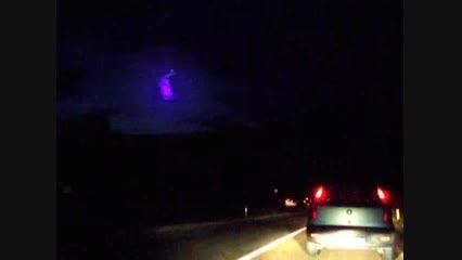 مشاهده شیء نورانی بنفش در آسمان یوگسلاوى