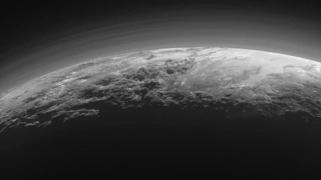 غروب خورشید در افق سیاره پلوتو را تماشا کنید