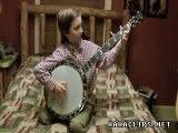 نوازندگی بانجو توسط پسر 8 ساله