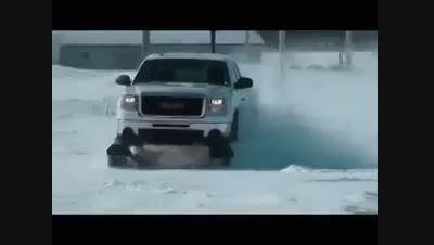 عجب وسیله ی خفنی روی ماشین در برف!