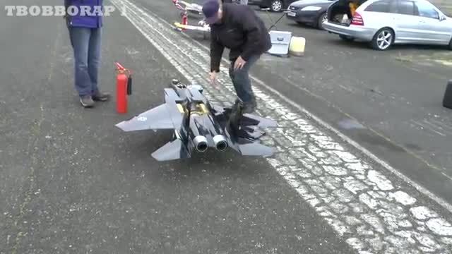 فرود اضطراری مدل جنگنده ی بینهایت زیبا F15