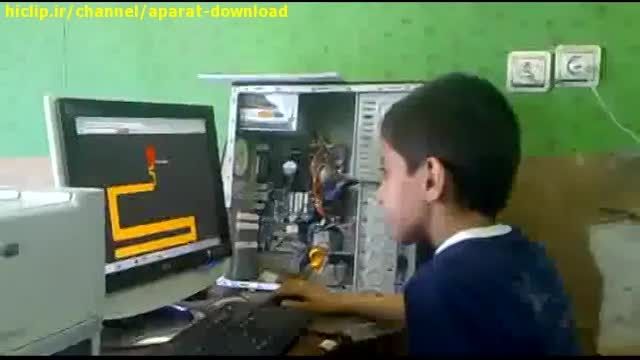 ترساندن بچه پشت کامپیوتر