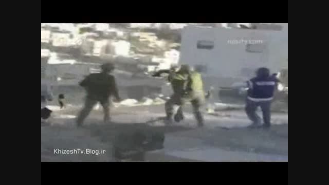 ضرب و شتم وحشیانه یک خبرنگار توسط سربازان اسراییلی