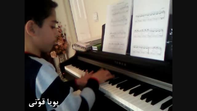 نوازندگی زیبای پیانو توسط کودک
