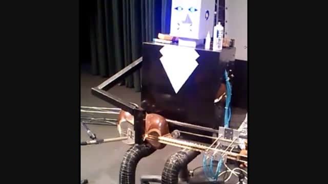 ربات های نوازنده ی ایرانی(تکنوازی ربات تارزن)