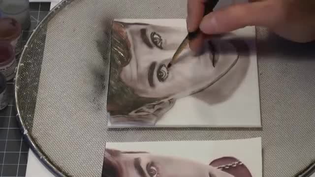 نقاشی صورت روی فوندانت