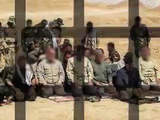 نماز جماعت به امامت قاسم سلیمانی در حین نبرد با داعش
