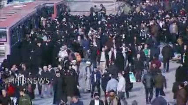 سيل جمعيت به سوي مصلی امام خمینی (ره)