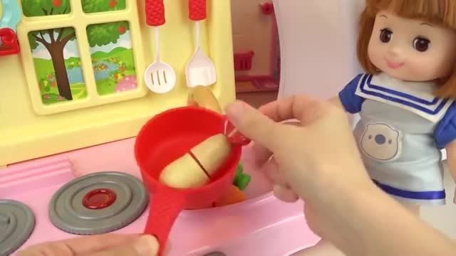 دانلود انیمیشن عروسک بازی کودکان این قسمت "پختن غذا با اتوبوس"