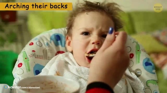 18 نشانه ی اعلام گرسنگی در نوزادان