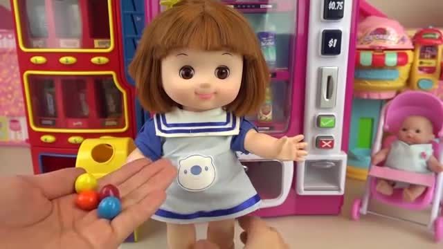 دانلود انیمیشن عروسک بازی کودکان این قسمت "فروشگاه نوشیدنی کودک"
