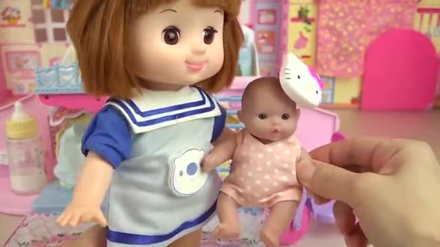 دانلود انیمیشن عروسک بازی کودکان این قسمت "کیف مسافرتی عروسک"