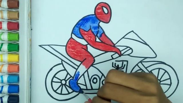 آموزش نقاشی به کودکان - طراحی مرد عنکبوتی روی موتور