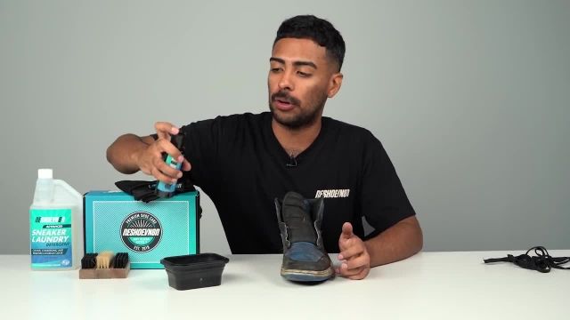 آموزش تمیز کردن و بازسازی کفش اسپرت مردانه نایک