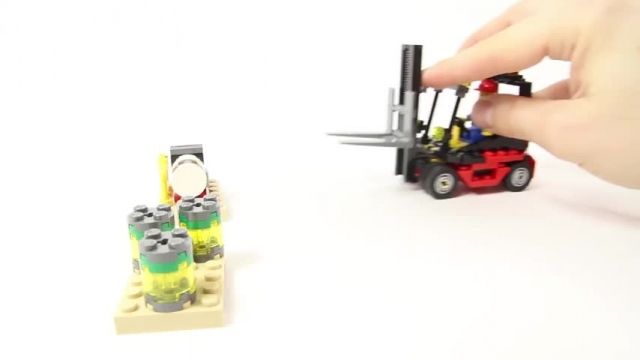آموزش ساخت و ساز لگو (Lego City 7733 Truck Forklift)