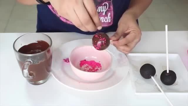 فوت و فن های طرز تهیه پاپ کیک حرفه ای شکلاتی با روکش شکلات