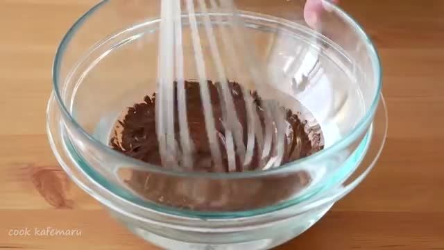 طرز تهیه کیک شکلاتی ساده با بافت نرم و اسفنجی
