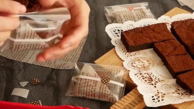 طرز تهیه کیک شکلاتی مربعی با ایده بسته بندی برای هدیه