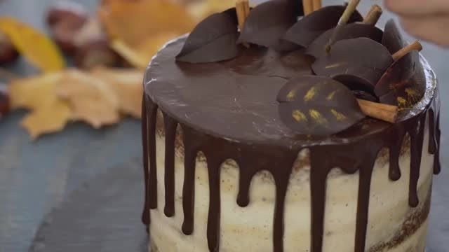 طرز تهیه کیک کدو حلوایی با فراستینگ پنیر خامه ای و شکلات