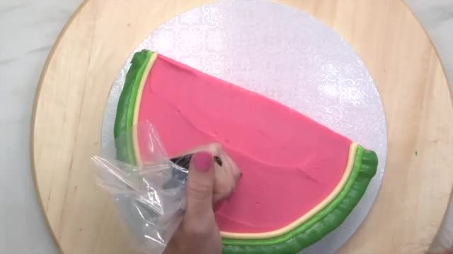 طرز تهیه کیک به شکل برش هندوانه