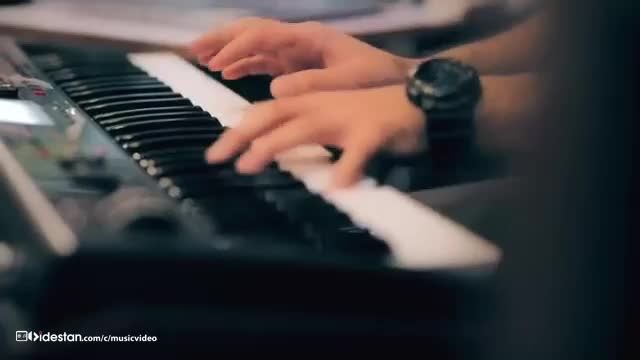 دانلود موزیک ویدیو «بدون تو» از روزبه نعمت اللهی