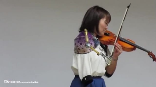 دانلود موزیک ویدیو از نوازنده ویلن معلول با یک دست !