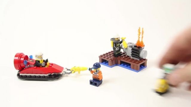 آموزش خلاقیت با لگو (Lego City 60106 Fire Starter Set)