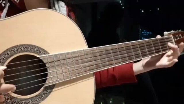 اجرای زیبای گیتار توسط یکی از هنرجویان استاد امیر کریمی
