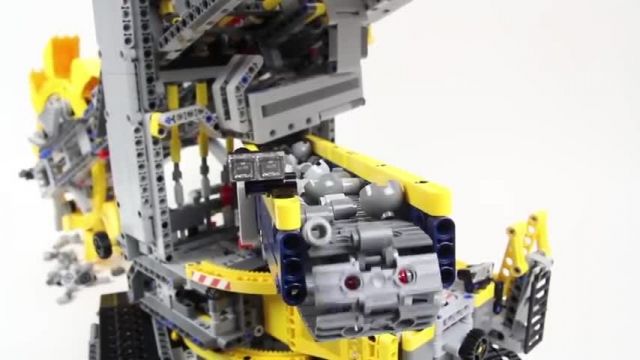 آموزش ساخت و ساز با لگو (Ultra Fast Speed Build Lego Technic)