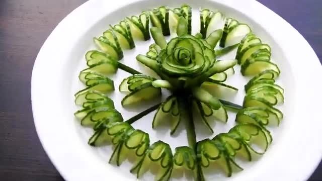 نکات کاربردی آشپزی - ایده های تزیین سالاد به شکل گل و برگ