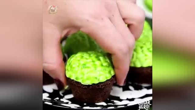 نحوه درست کردن کیک های هالووین با دیزاین ترسناک در یک ویدیو