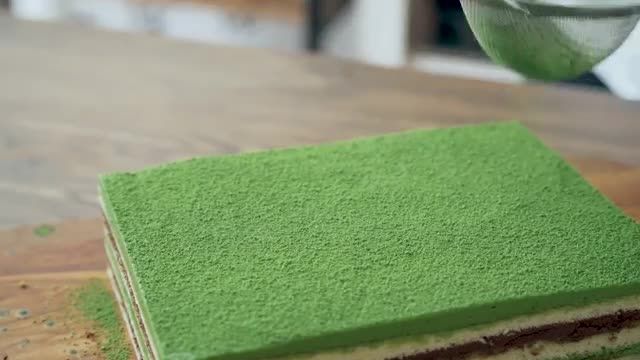 طرز پخت کیک اپرا با لایه های پودر چای سبز