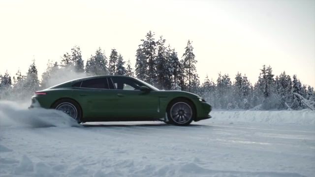 تست رانندگی پورشه تایکان 4s مدل 2020 روی برف