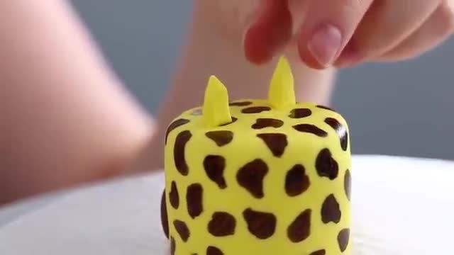 طرز تهیه و تزیین کیک های کوچک به شکل حیوانات